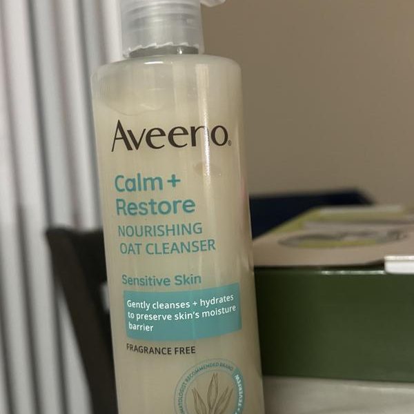 Aveeno Calm+ Restore Nourishing Oat Cleanser – 232ml